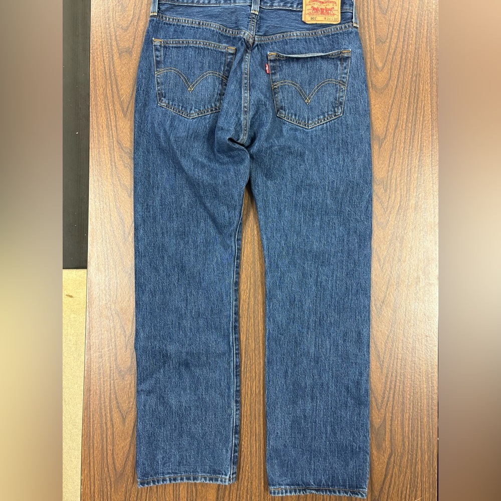 Levi's Blue 501 button fly men’s Straight Jeans with Iconic Design 💯cotton - Picture 3 of 6